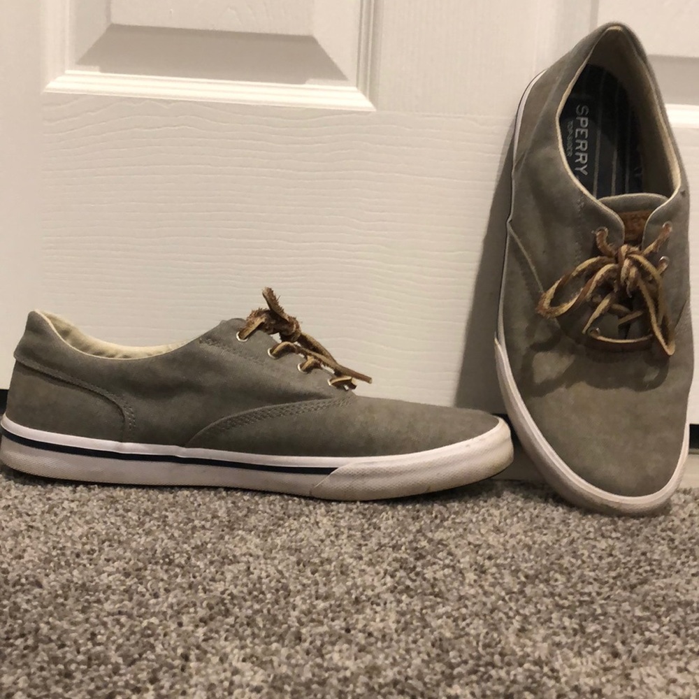Sperry shoes, shoes are a size 10.5